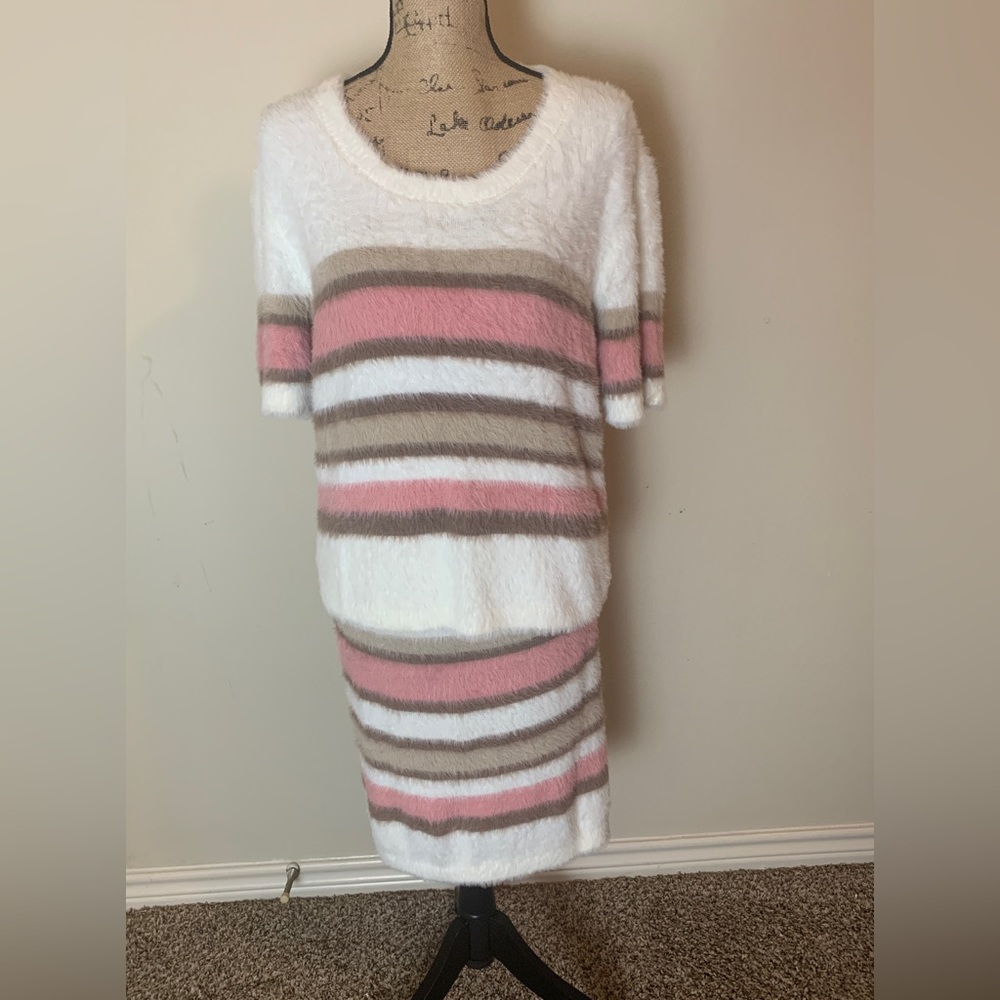 2 piece skirt, top set. Fuzzy material, off white, tan and pink colors